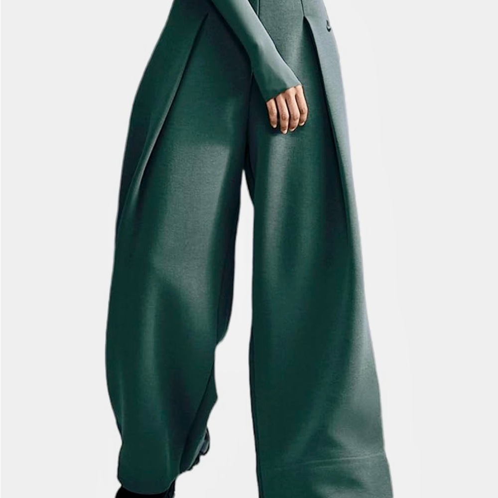 Nike High-Rise Full-Length Pants in Dark Green